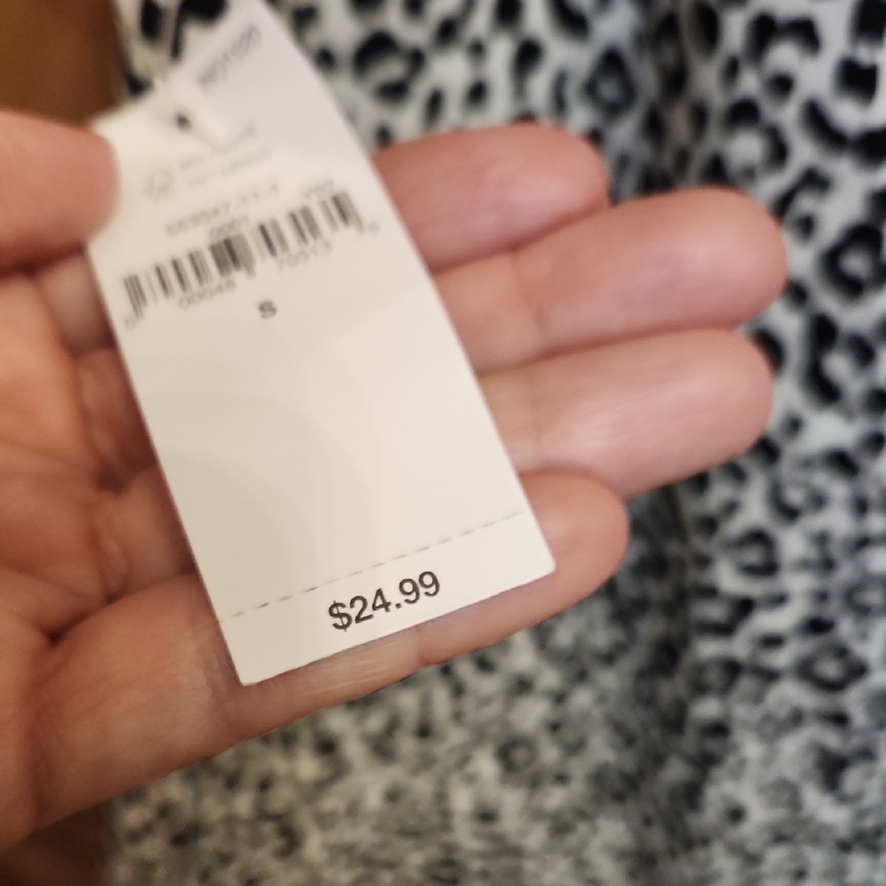 Old Navy Women's Sleeveless Leopard Tank - Black & White - Picture 6 of 6